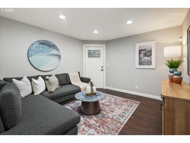 3336 Se WASHINGTON St, Portland, OR 97214