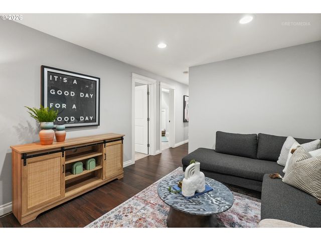 3336 Se WASHINGTON St, Portland, OR 97214