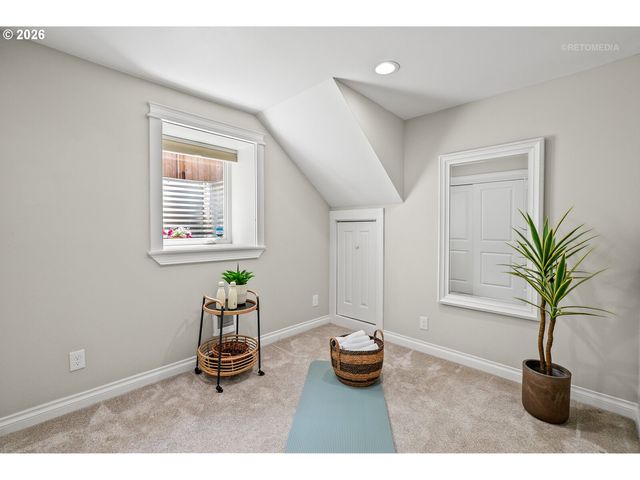 3336 Se WASHINGTON St, Portland, OR 97214