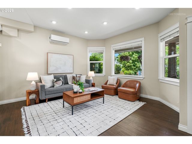 3336 Se WASHINGTON St, Portland, OR 97214