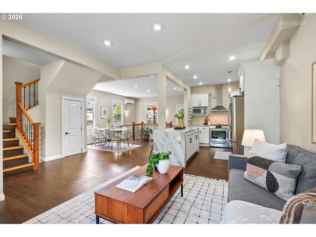 3336 Se WASHINGTON St, Portland, OR 97214