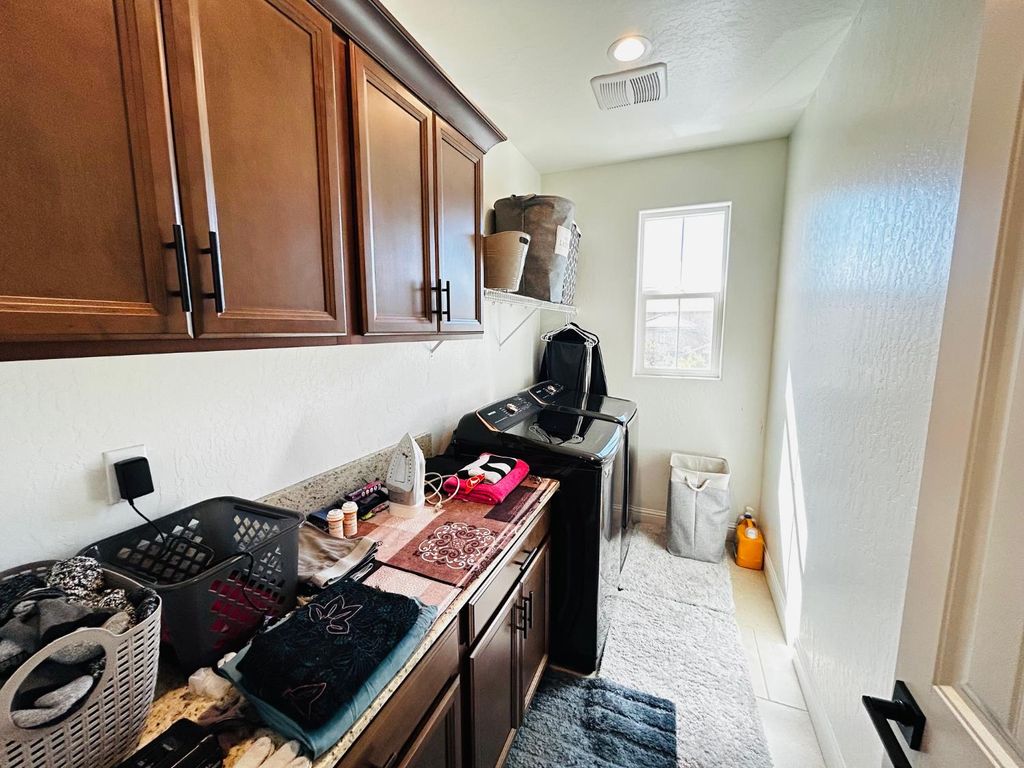 Image 17 of property listing at 4382 N Casey Avenue, Fresno, CA 93723