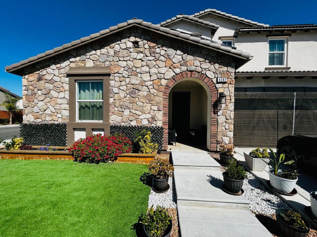 Image 4 of property listing at 4382 N Casey Avenue, Fresno, CA 93723
