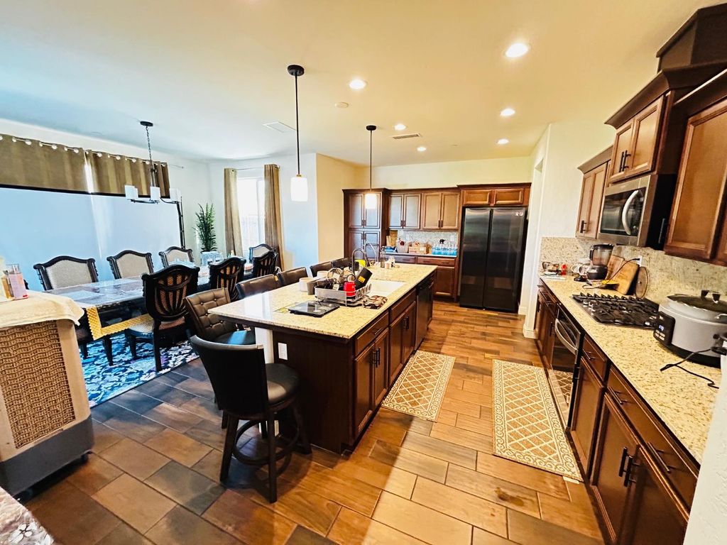 Image 7 of property listing at 4382 N Casey Avenue, Fresno, CA 93723