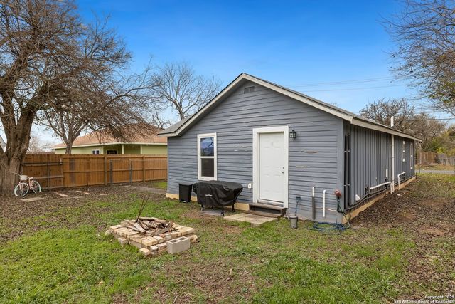 723 LEGETTE ST, Seguin, TX 78155
