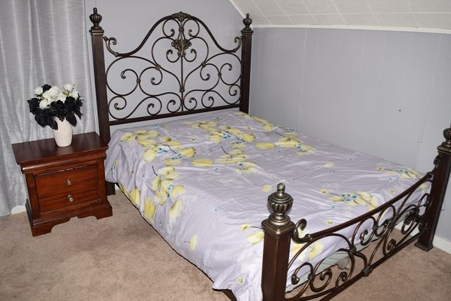 5 Vernon St, Holyoke, MA 01040