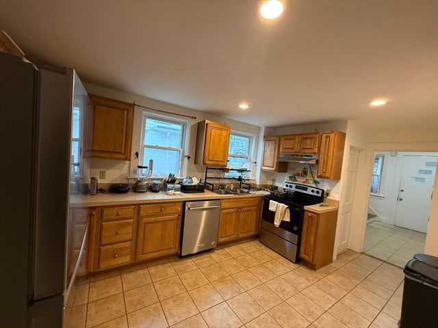 69 Gilbert St, Framingham, MA 01702