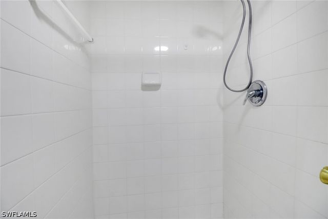 4635 Bayshore DR P4, Naples, FL 34112