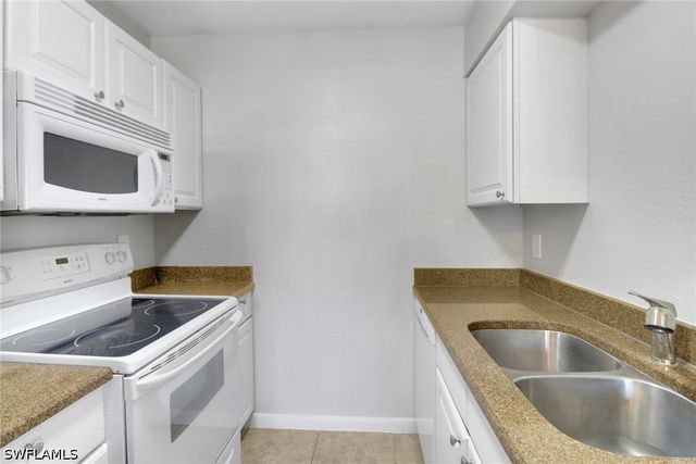 4635 Bayshore DR P4, Naples, FL 34112