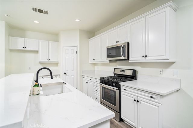 10972 White Oak Lane, Fontana, CA 92337