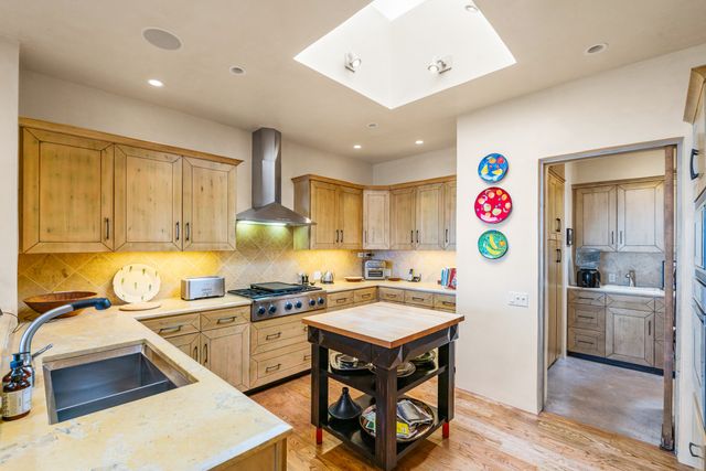 1980 Cerros Colorados, Santa Fe, NM 87501