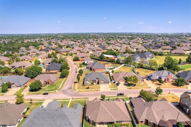 15220 Worthington Lane, Edmond, OK 73013