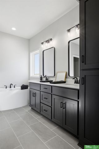 5420 N 213th Street, Elkhorn, NE 68022