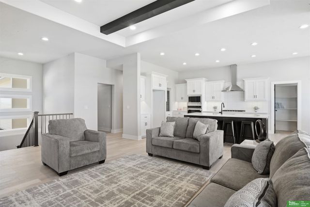 5420 N 213th Street, Elkhorn, NE 68022