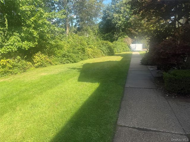 5 Laramie court 5, Coram, NY 11727