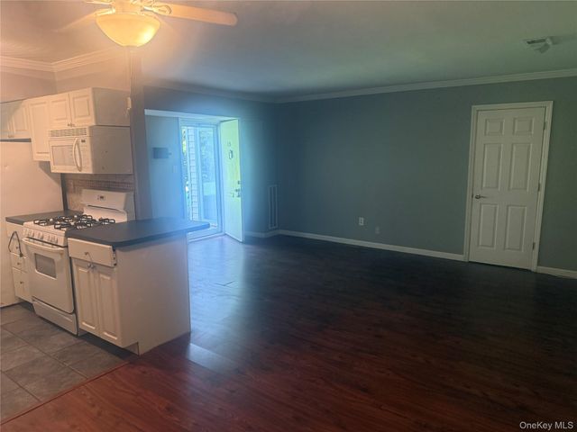 5 Laramie court 5, Coram, NY 11727