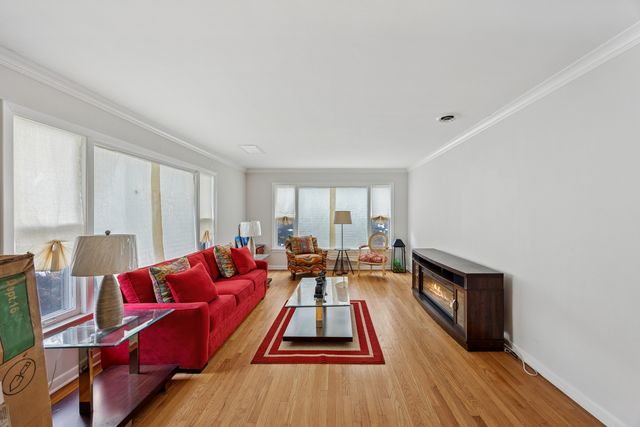 2929 Flossmoor Road, Flossmoor, IL 60422