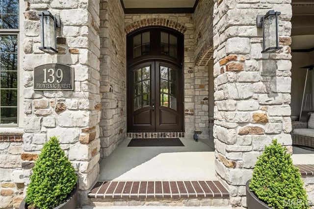 139 Frontenac Forest, Frontenac, MO 63131