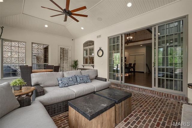 139 Frontenac Forest, Frontenac, MO 63131