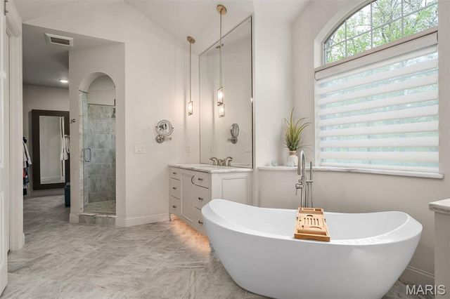 139 Frontenac Forest, Frontenac, MO 63131
