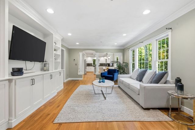 14 Puritan Ave, North Andover, MA 01845