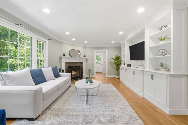 14 Puritan Ave, North Andover, MA 01845