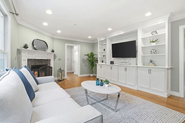 14 Puritan Ave, North Andover, MA 01845