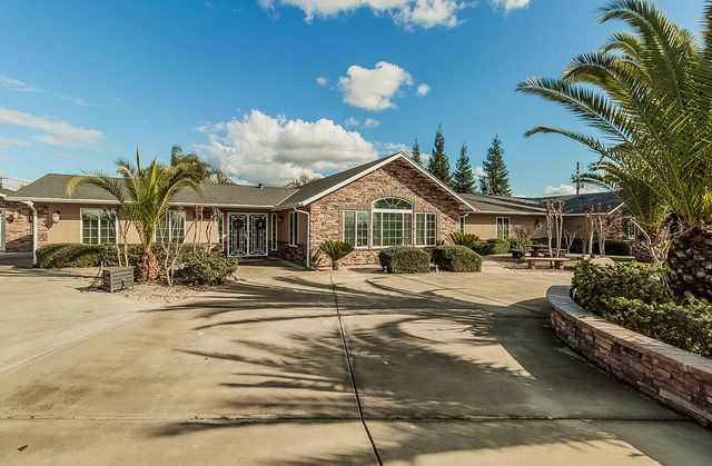 7010 S Frankwood Avenue, Reedley, CA 93654