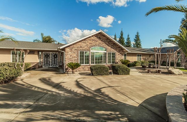 7010 S Frankwood Avenue, Reedley, CA 93654