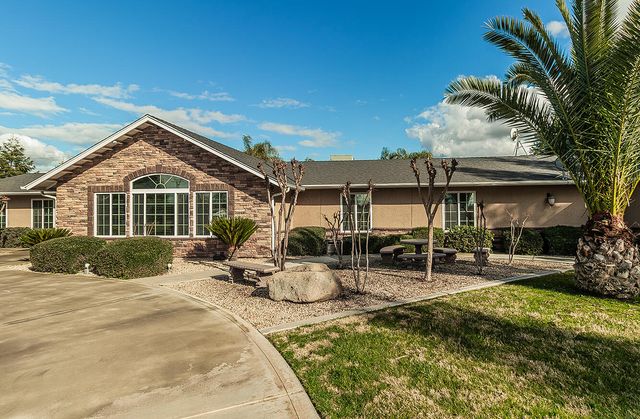 7010 S Frankwood Avenue, Reedley, CA 93654