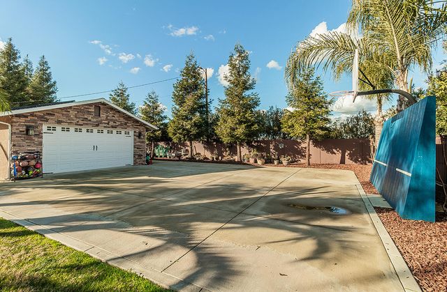 7010 S Frankwood Avenue, Reedley, CA 93654