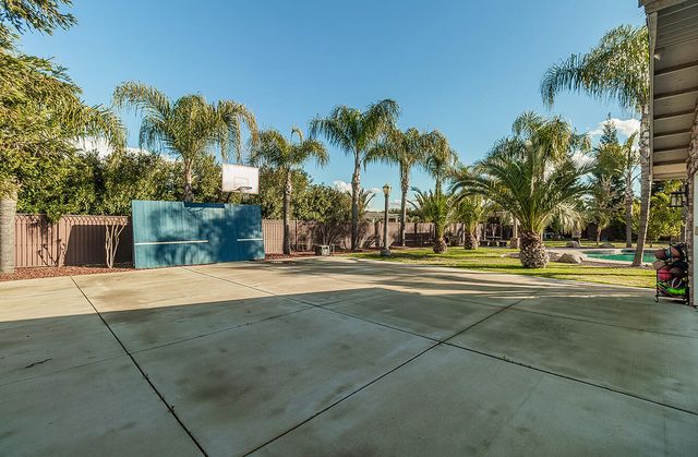 7010 S Frankwood Avenue, Reedley, CA 93654