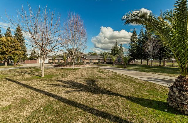 7010 S Frankwood Avenue, Reedley, CA 93654