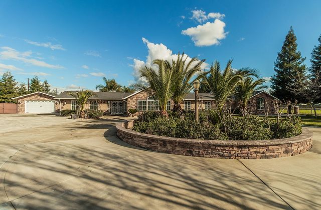 7010 S Frankwood Avenue, Reedley, CA 93654