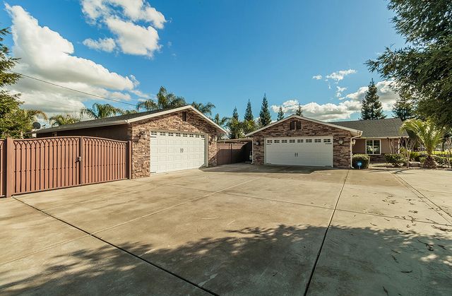 7010 S Frankwood Avenue, Reedley, CA 93654