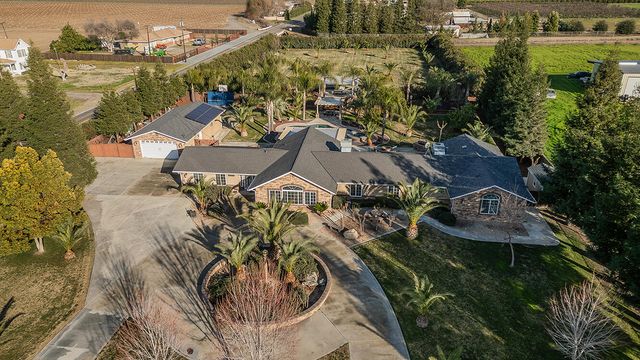 7010 S Frankwood Avenue, Reedley, CA 93654