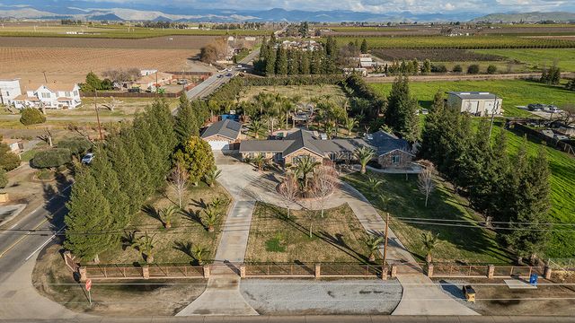 7010 S Frankwood Avenue, Reedley, CA 93654