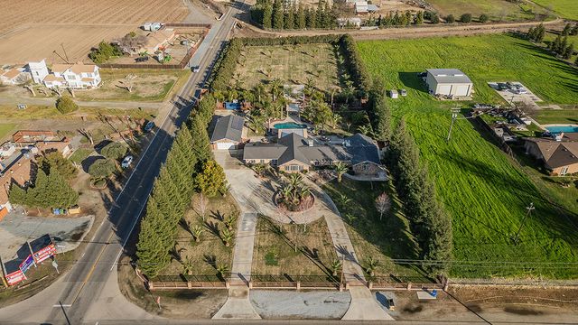 7010 S Frankwood Avenue, Reedley, CA 93654