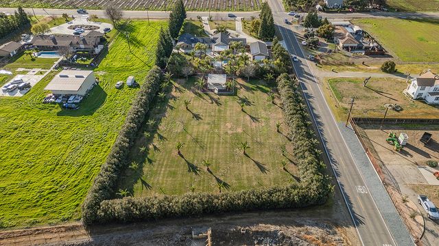 7010 S Frankwood Avenue, Reedley, CA 93654