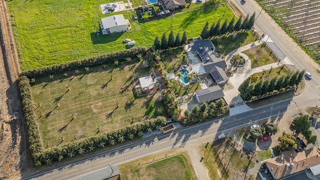 7010 S Frankwood Avenue, Reedley, CA 93654