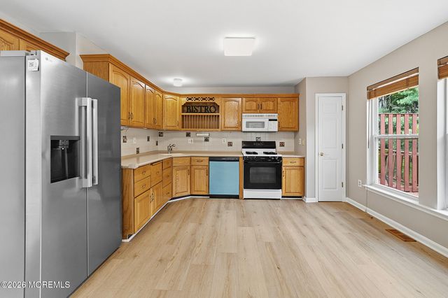 24 Parkside Drive, Jamesburg, NJ 08831
