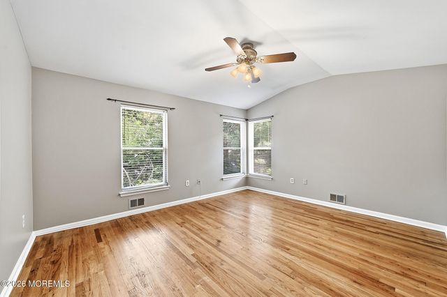 24 Parkside Drive, Jamesburg, NJ 08831