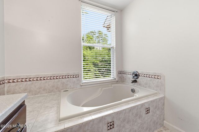 24 Parkside Drive, Jamesburg, NJ 08831