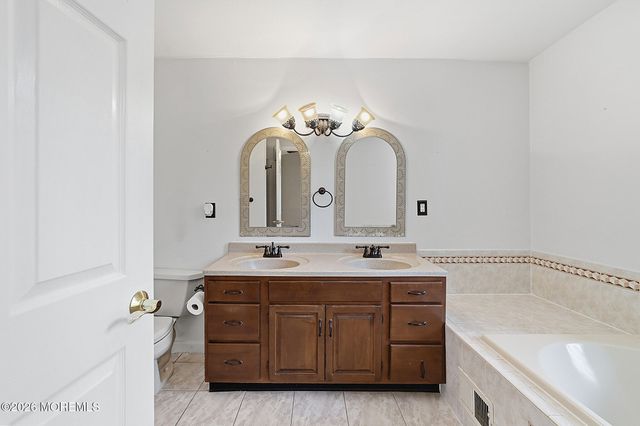 24 Parkside Drive, Jamesburg, NJ 08831