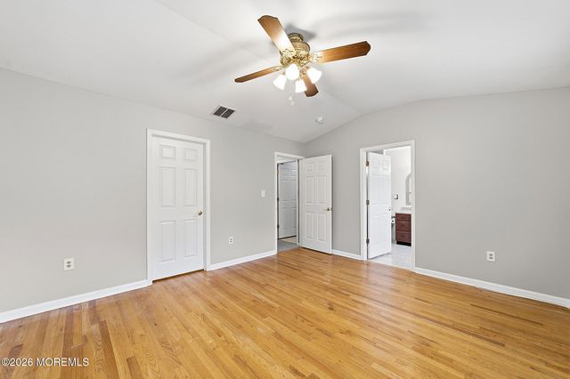 24 Parkside Drive, Jamesburg, NJ 08831