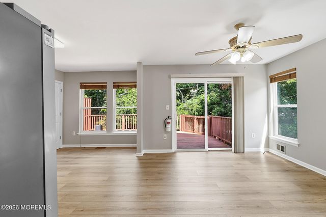 24 Parkside Drive, Jamesburg, NJ 08831