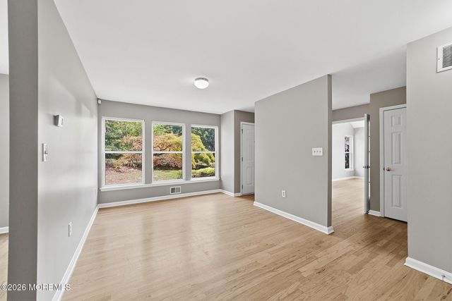 24 Parkside Drive, Jamesburg, NJ 08831