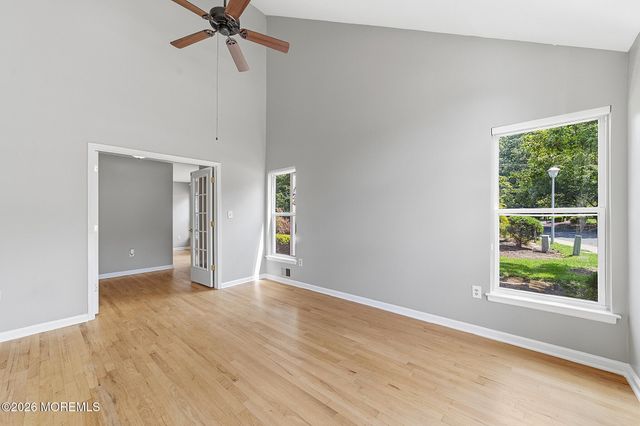 24 Parkside Drive, Jamesburg, NJ 08831