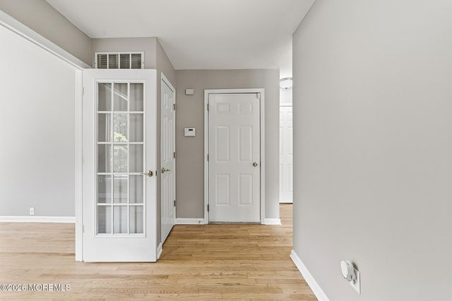 24 Parkside Drive, Jamesburg, NJ 08831