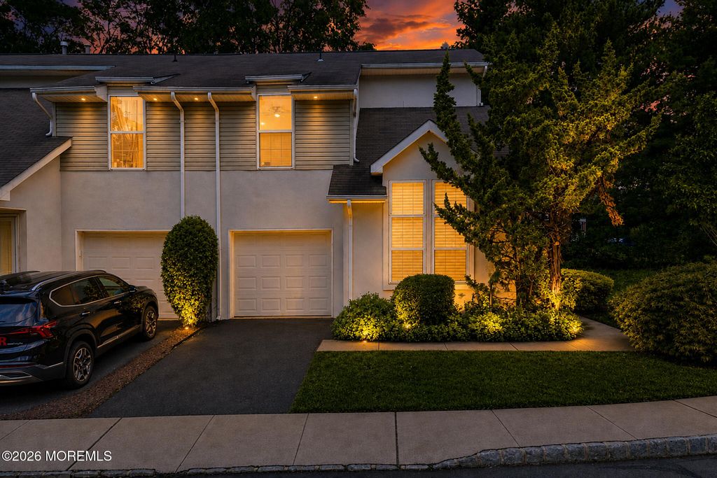 24 Parkside Drive, Jamesburg, NJ 08831